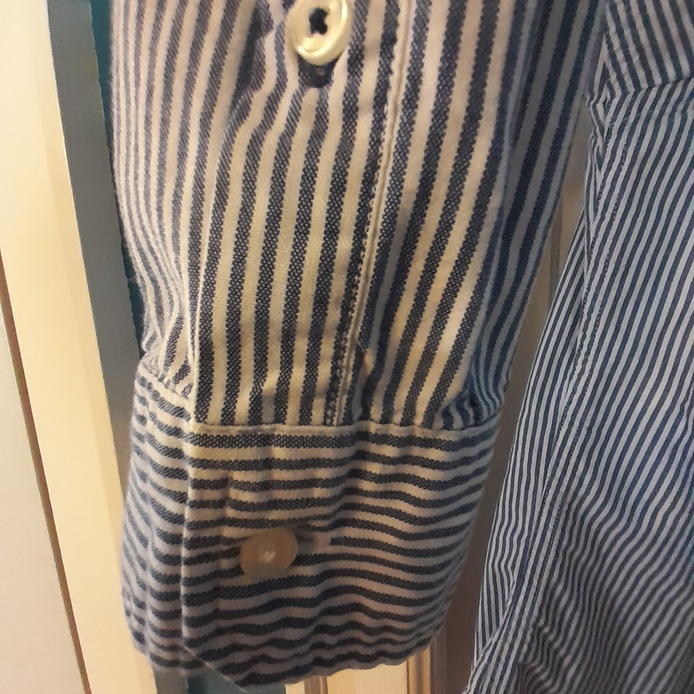 American Eagle button down - Picture 2 of 5